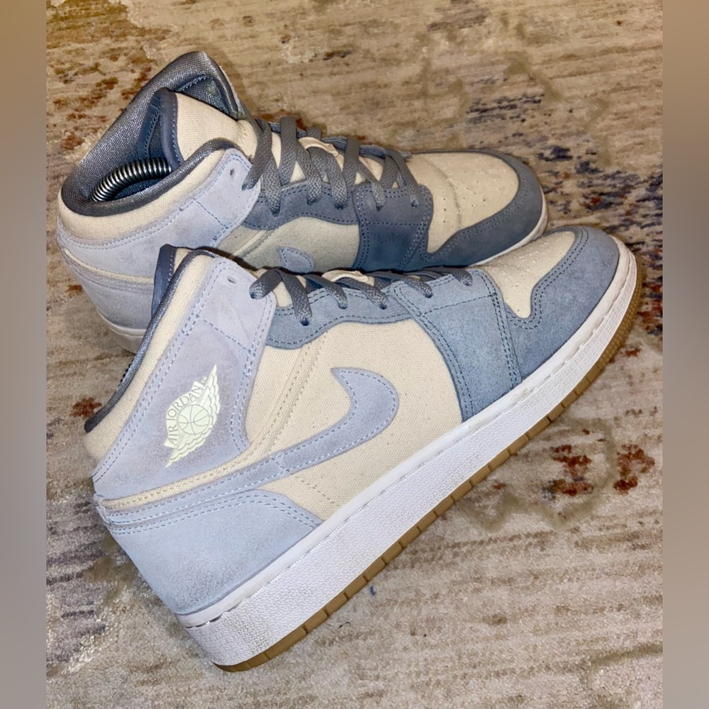 Air Jordan 1 Mid SE Coconut Milk/Particle Gray High Top Youth Sneakers